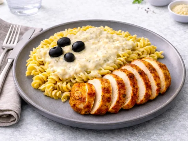 Basilikakyckling med pasta & citronsås från Macro Meals